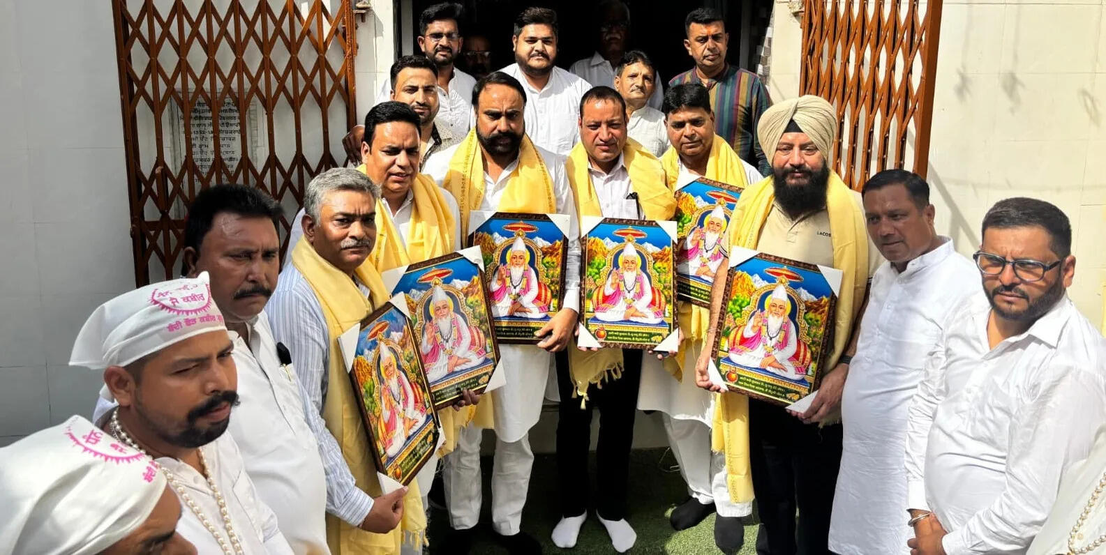 भक्त कबीर के प्रकोत्सव पर भाजपा नेताओं ने किया सम्मान