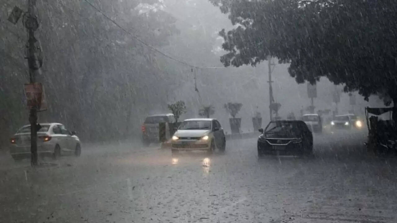 दिल्ली में बारिश से मिली गर्मी से राहत, मानसून की दस्तक की उम्मीद