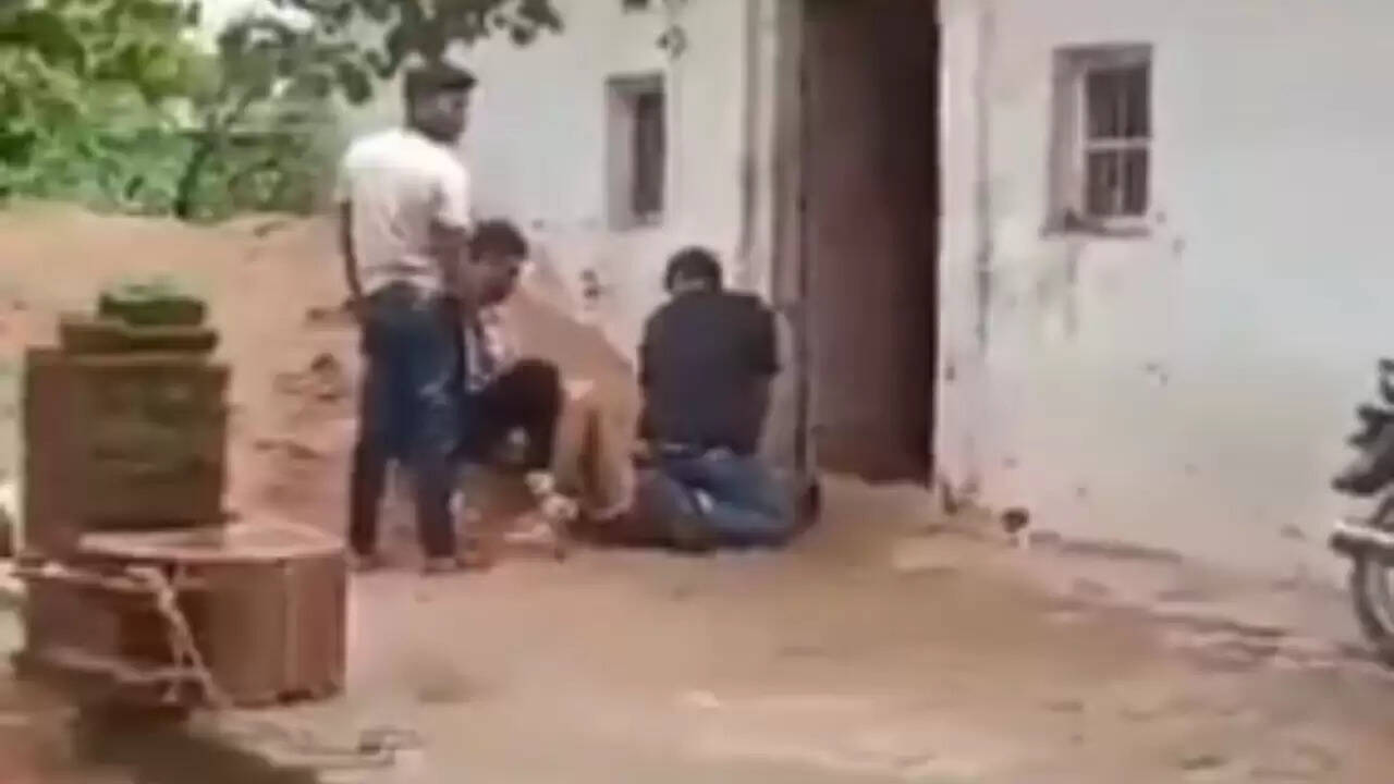 मध्य प्रदेश में रिटायर्ड डीएसपी के साथ परिवार ने किया अमानवीय व्यवहार