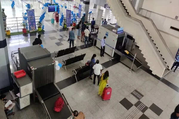 आगरा एयरपोर्ट को बम से उड़ाने की मिली धमकी, सुरक्षा एजेंसियां अलर्ट