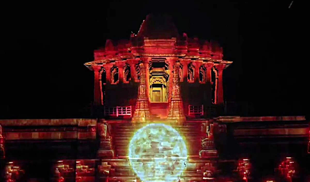 मोढेरा सूर्य मंदिर: गुजरात की प्राचीन स्थापत्य कला का अद्वितीय उदाहरण