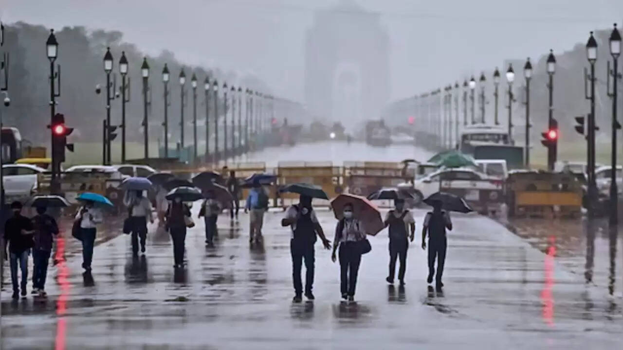 मौसम का हाल: भारी बारिश से परेशान, उमस से जूझ रहे लोग