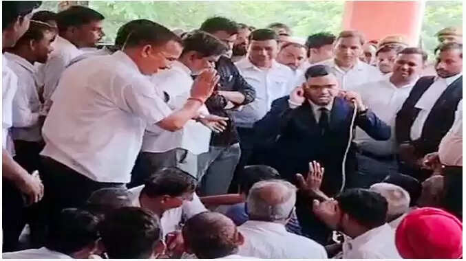 IAS अधिकारी रिंकू सिंह राही की ताजपोशी के 36 घंटे बाद हटाने की घटना