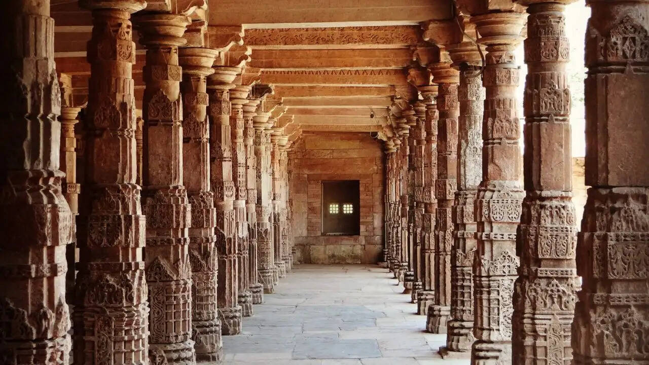 धार में भोजशाला कॉम्प्लेक्स पर ASI की रिपोर्ट: कमाल मौला मस्जिद का ऐतिहासिक विश्लेषण