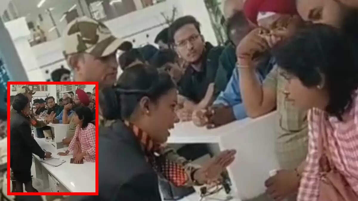 पटना एयरपोर्ट पर एयर इंडिया की फ्लाइट में यात्रियों का हंगामा