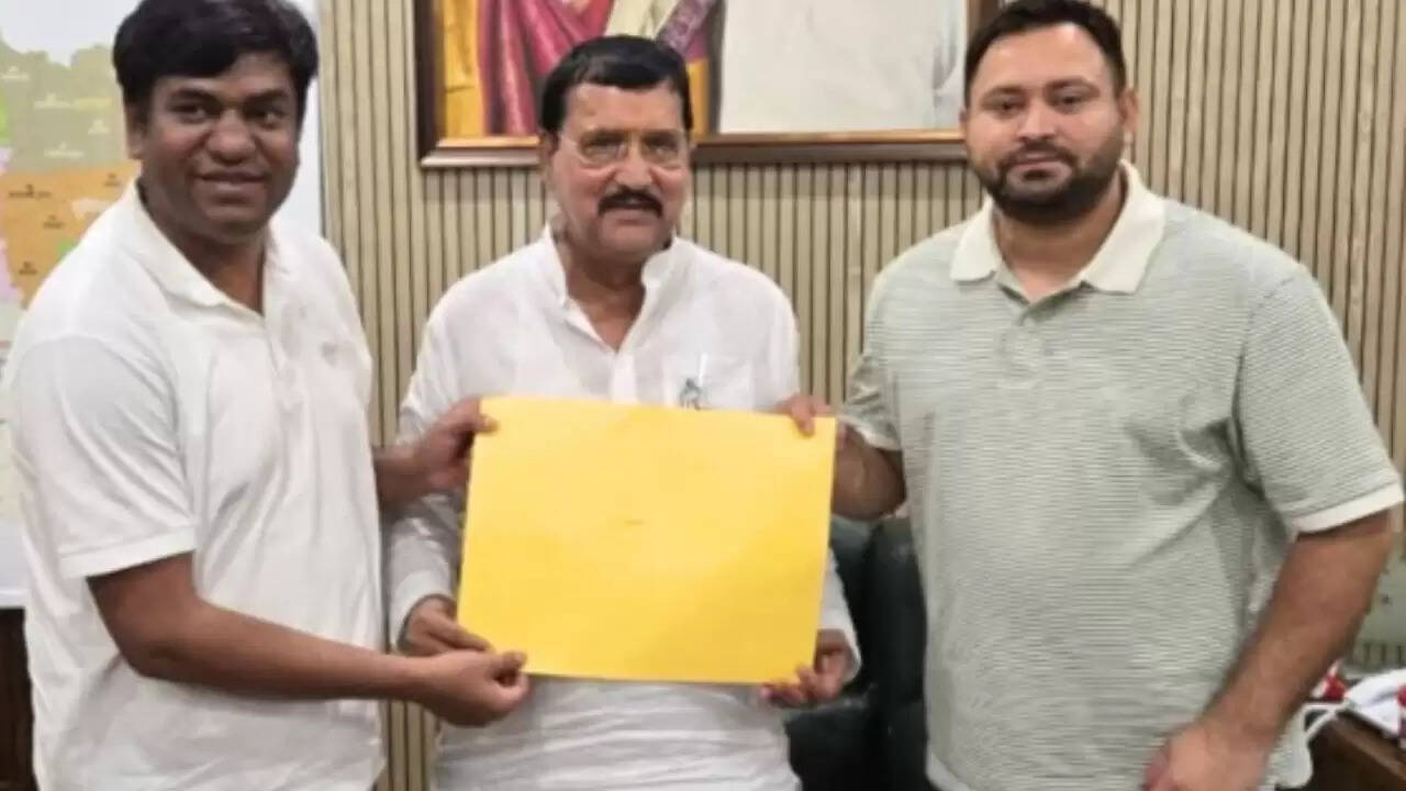 बिहार विधानसभा चुनाव में महागठबंधन को बड़ा झटका, पांच प्रत्याशियों का नामांकन रद्द