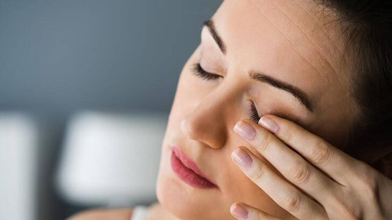 आंख फड़कने के पीछे के सांस्कृतिक और वैज्ञानिक पहलू