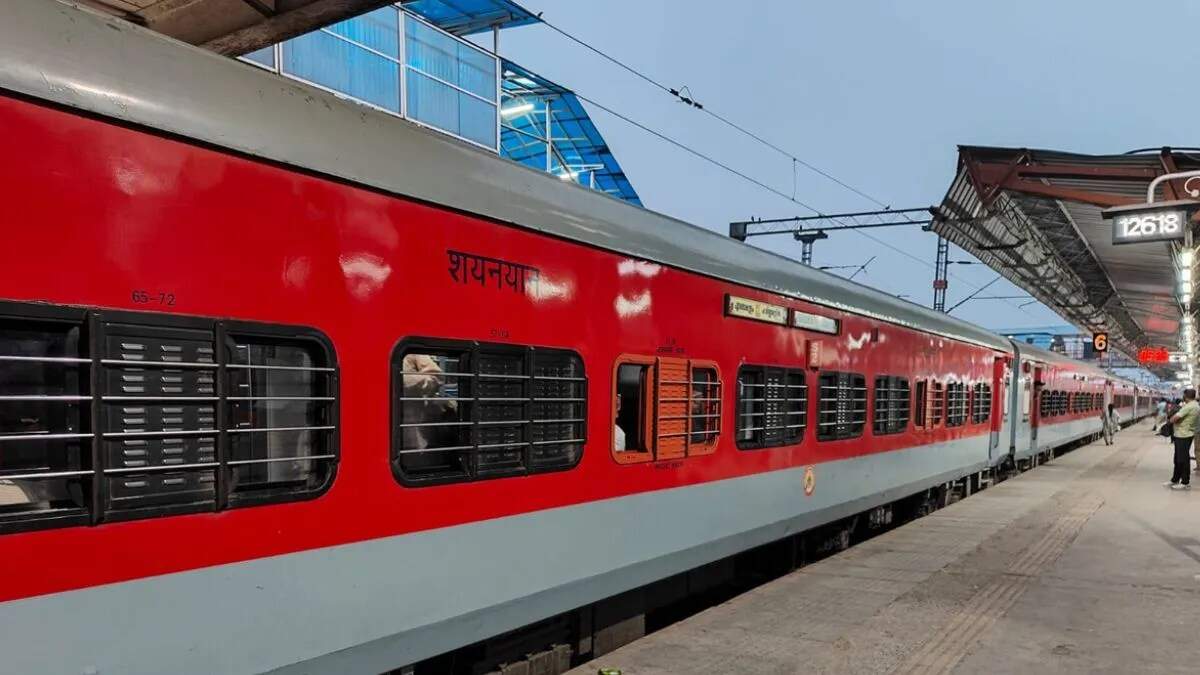 रेलवे ने श्रद्धालुओं के लिए विशेष ट्रेनें चलाईं