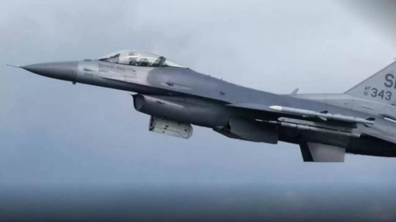 रूस-यूक्रेन संघर्ष में F-16 का गिरना: क्या है इसके पीछे की कहानी?