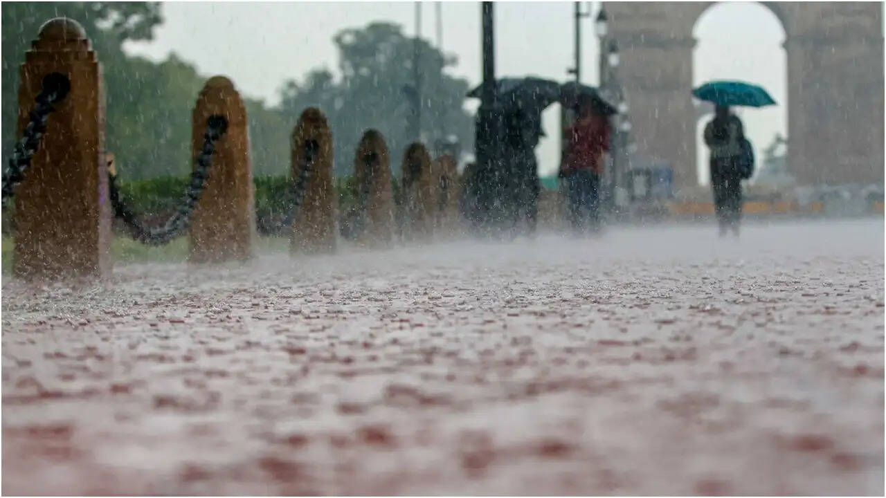 दिल्ली में मौसम में बदलाव: बारिश और तापमान में गिरावट