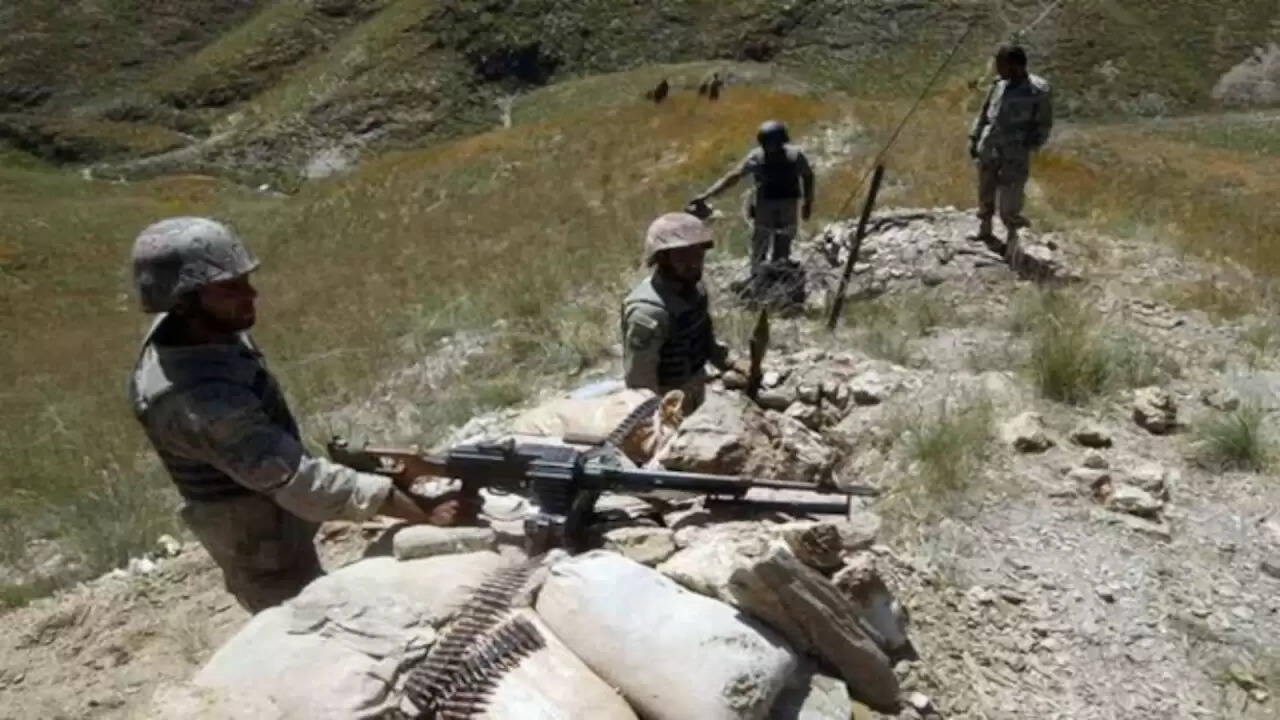 पाकिस्तान और अफगानिस्तान के बीच बढ़ता तनाव: सीमा पर फिर से शुरू हुई फायरिंग