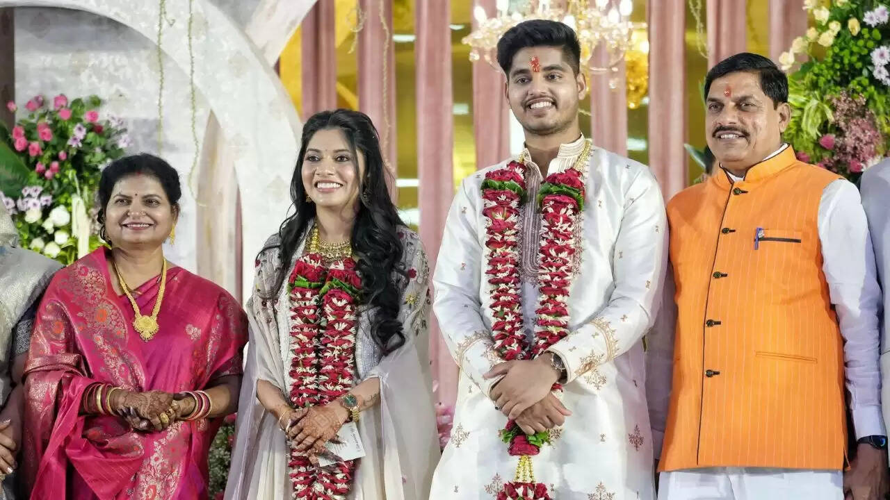 डॉ. मोहन यादव के बेटे की सगाई: समारोह में शामिल हुए भाजपा के दिग्गज