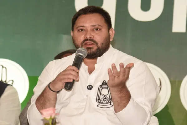 तेजस्वी यादव का बड़ा ऐलान: महिलाओं के खातों में भेजे जाएंगे 30,000 रुपए