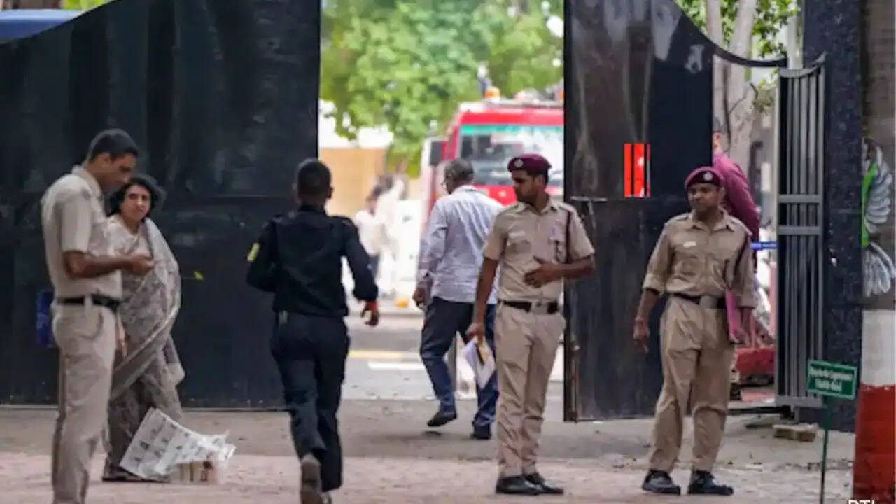 गुरुग्राम में बम धमकी से दहशत: क्या है 'खालिस्तान घोषणा दिवस' का सच?