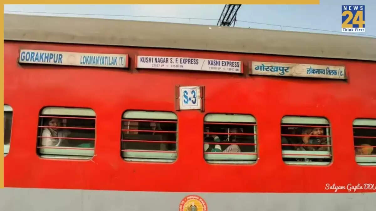 कुशीनगर एक्सप्रेस में बच्चे का शव मिलने से मची अफरातफरी