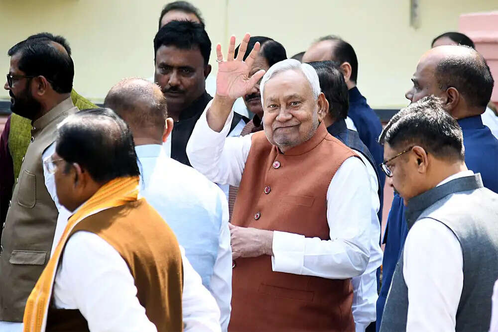 हिंदू राजनीति के प्रयोग: गांधी, सावरकर और लोहिया का प्रभाव