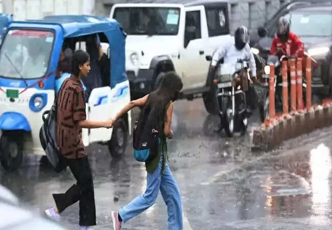 लखनऊ में मौसम का हाल: बारिश से ठंडक में आई बढ़ोतरी