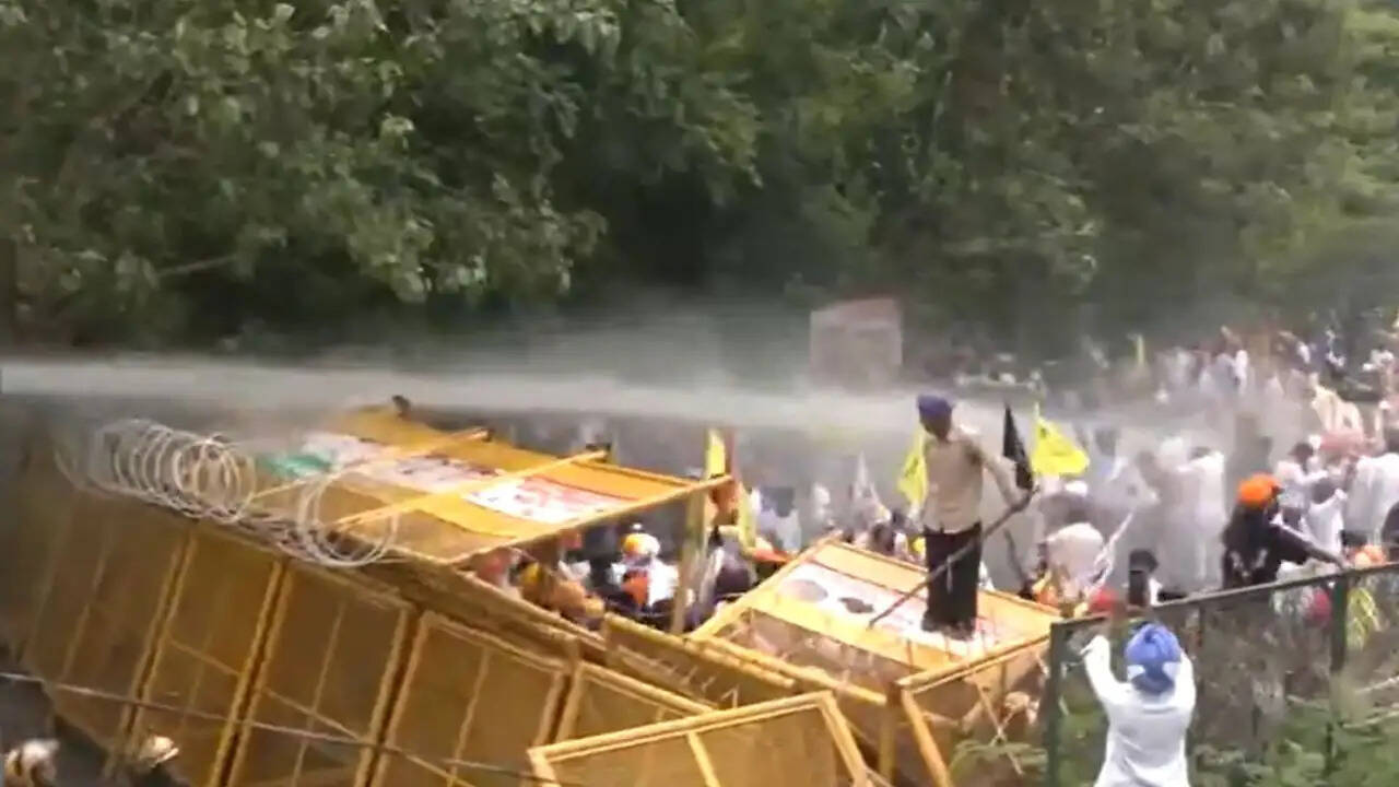 चंडीगढ़ में सिख कैदियों की रिहाई के लिए प्रदर्शन, पुलिस ने किया बल प्रयोग