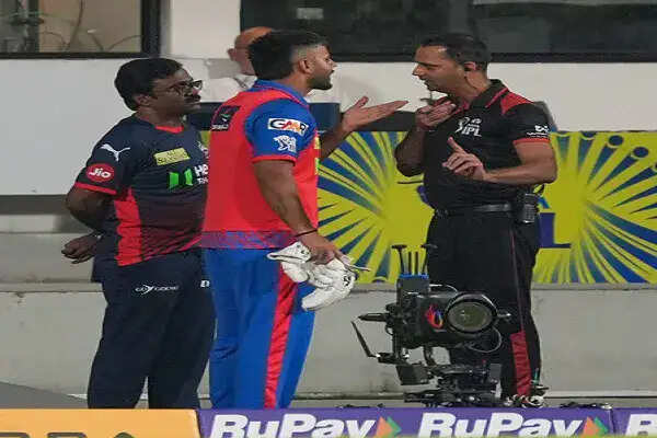 नीतीश राणा की अंपायर से बहस पर BCCI ने लगाया जुर्माना