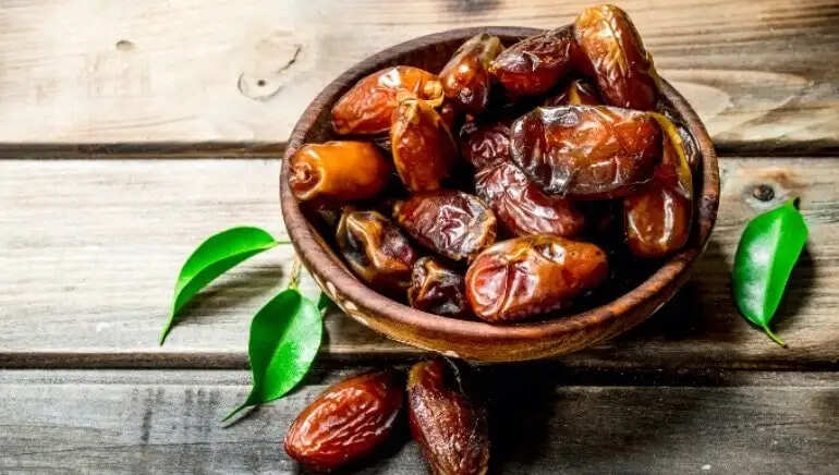 खजूर खाने के अद्भुत फायदे: सुबह के नाश्ते में शामिल करें