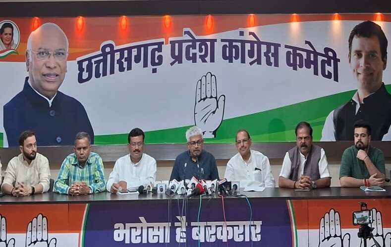 झीरम घाटी हत्याकांड मामले को लेकर कांग्रेस ने पूछा केंद्र की भाजपा सरकार किसे बचाना चाहती है