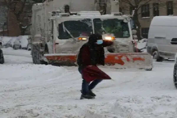 अमेरिका के उत्तर-पूर्व में बर्फीले तूफान का कहर, यात्रा पर रोक और उड़ानें रद्द