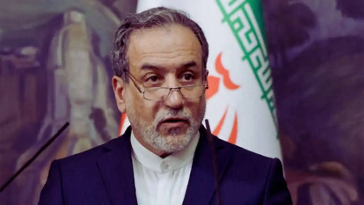 ईरान ने भारत समेत पांच देशों के जहाजों को होर्मुज जलडमरूमध्य से गुजरने की दी अनुमति