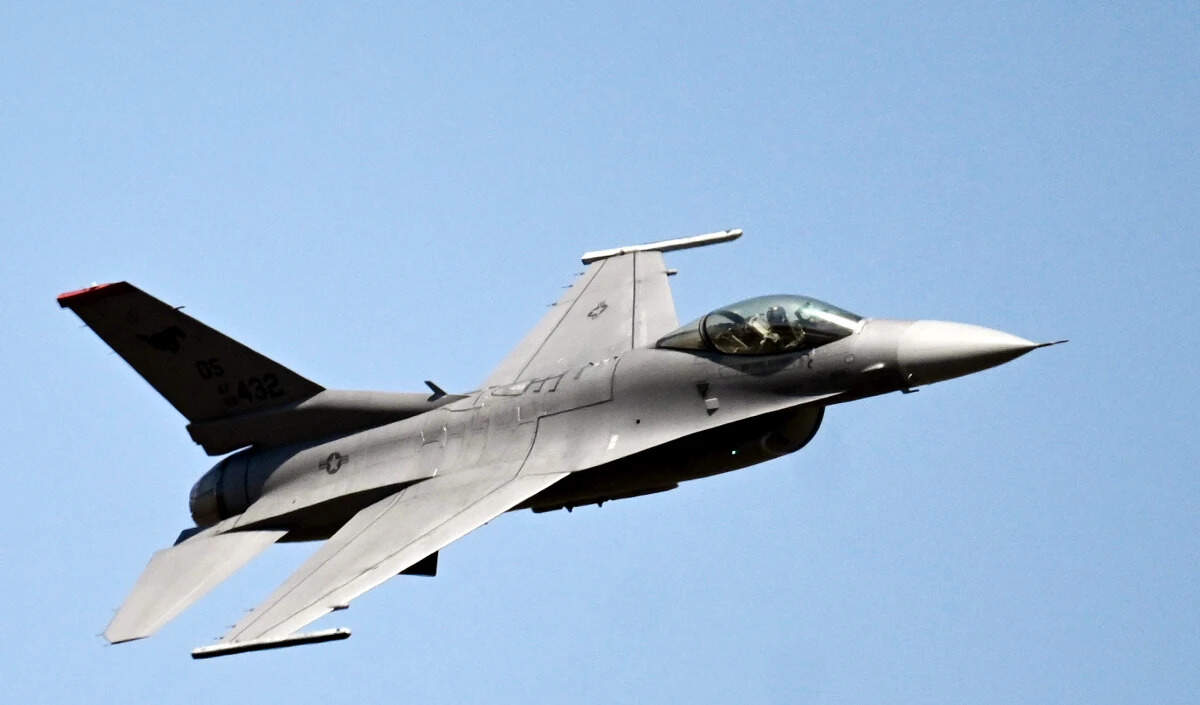 अमेरिकी वायुसेना का थंडरबर्ड्स विमान कैलिफ़ोर्निया में दुर्घटनाग्रस्त