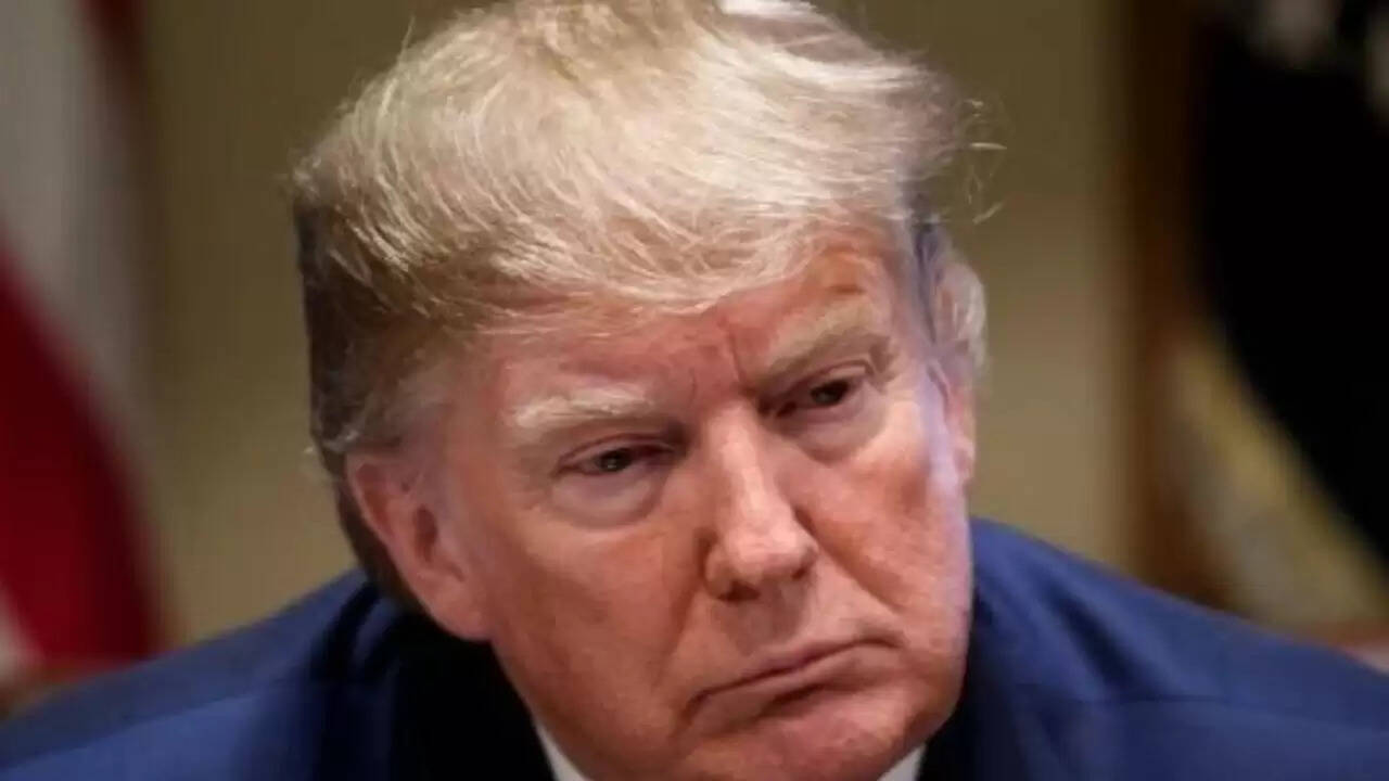 डोनाल्ड ट्रंप की सेहत पर उठे सवाल, सोशल मीडिया पर ट्रेंड हुआ 'Trump is Dead'