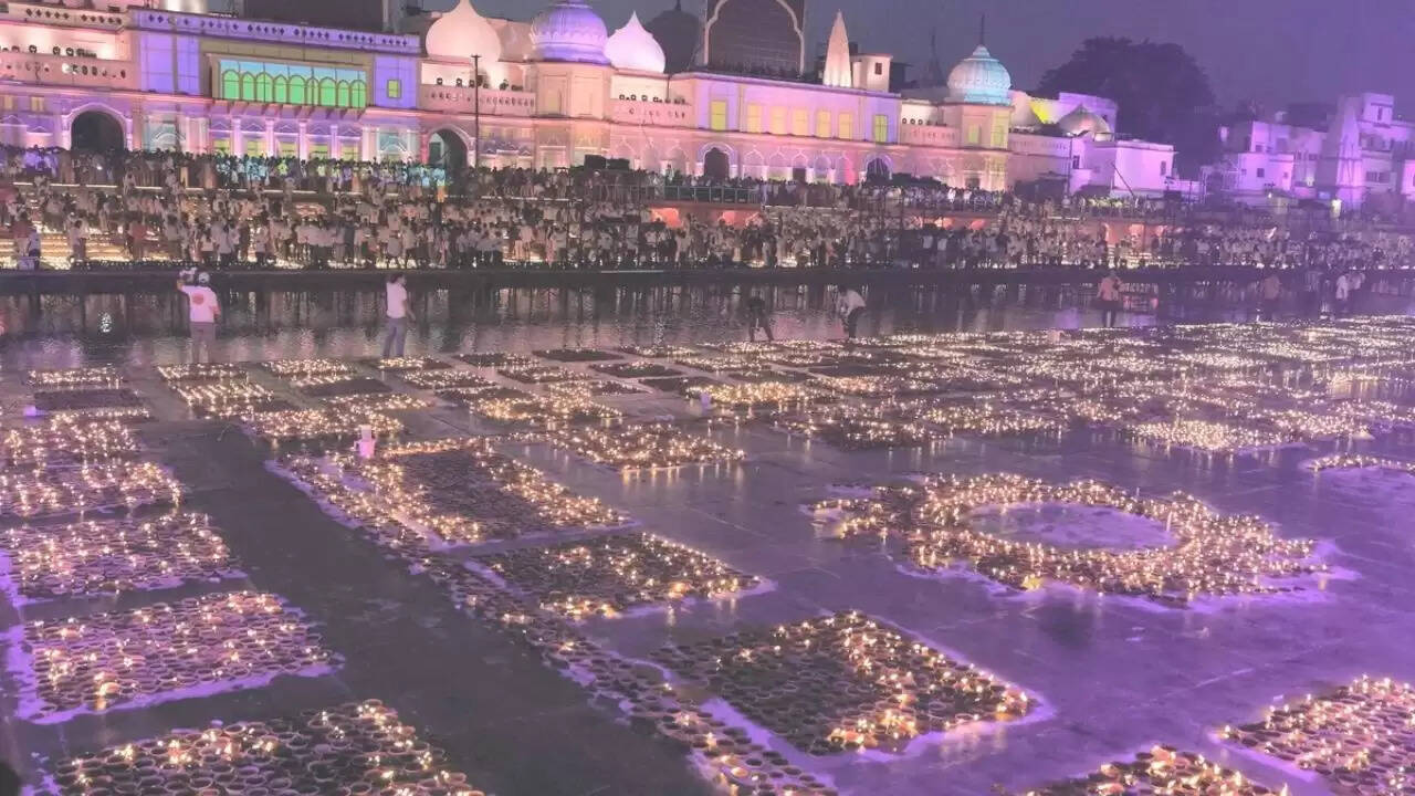 अयोध्या दीपोत्सव 2023: मुख्यमंत्री योगी ने जलाए 26 लाख दीप, विपक्ष पर कसा तंज