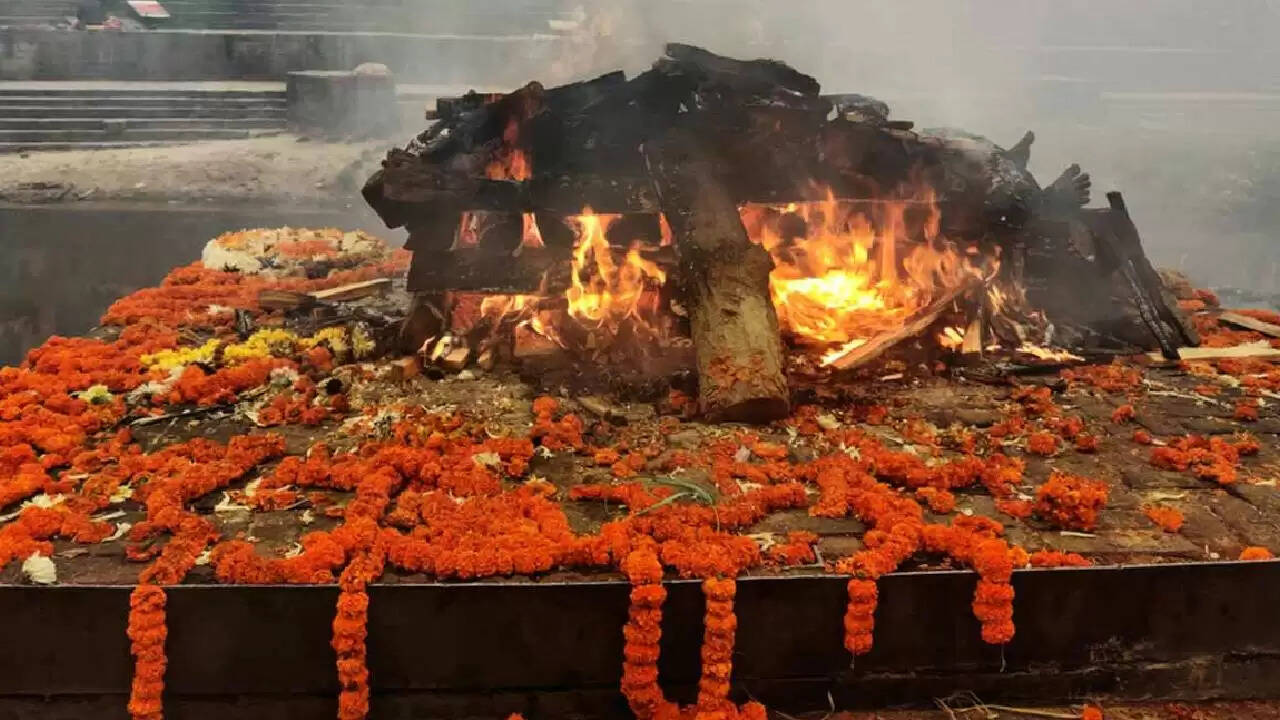 झांसी में 90 वर्षीय महिला की चमत्कारिक वापसी: गंगाजल ने बदल दी कहानी