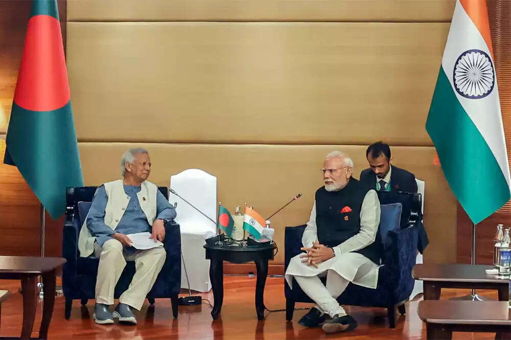 बांग्लादेश में भारत विरोध की बढ़ती सहमति और सुरक्षा चिंताएं