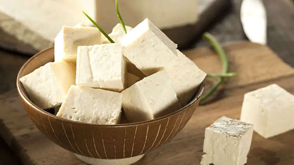 पनीर के अद्भुत स्वास्थ्य लाभ: जानें कैसे यह आपकी सेहत को सुधार सकता है