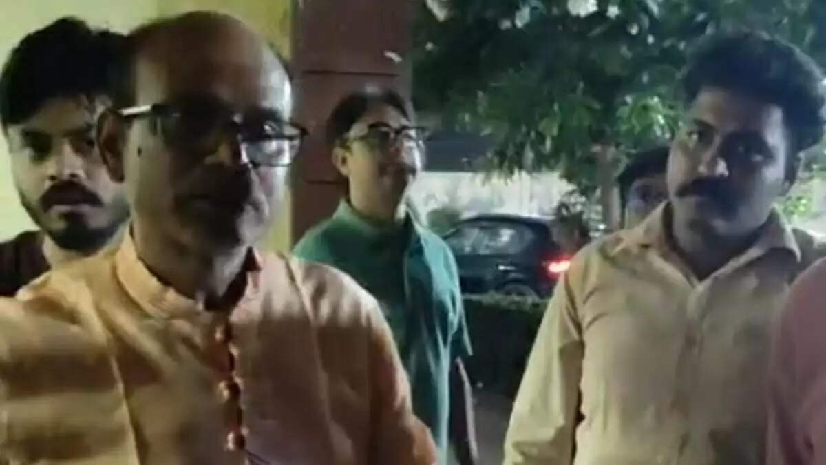 ग्रेटर नोएडा की जेपी अमन सोसायटी में बिजली संकट से हाहाकार