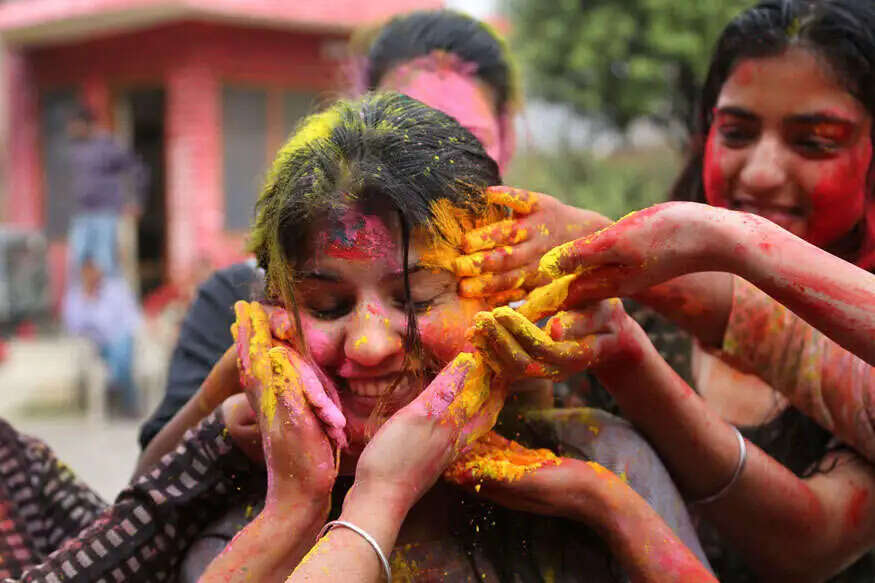 होली पर रंग लगाने के खिलाफ कानून: जानें आपकी सुरक्षा के लिए क्या है जरूरी