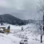 मौसम अपडेट: पहाड़ों में बर्फबारी से ठंड का आगाज़