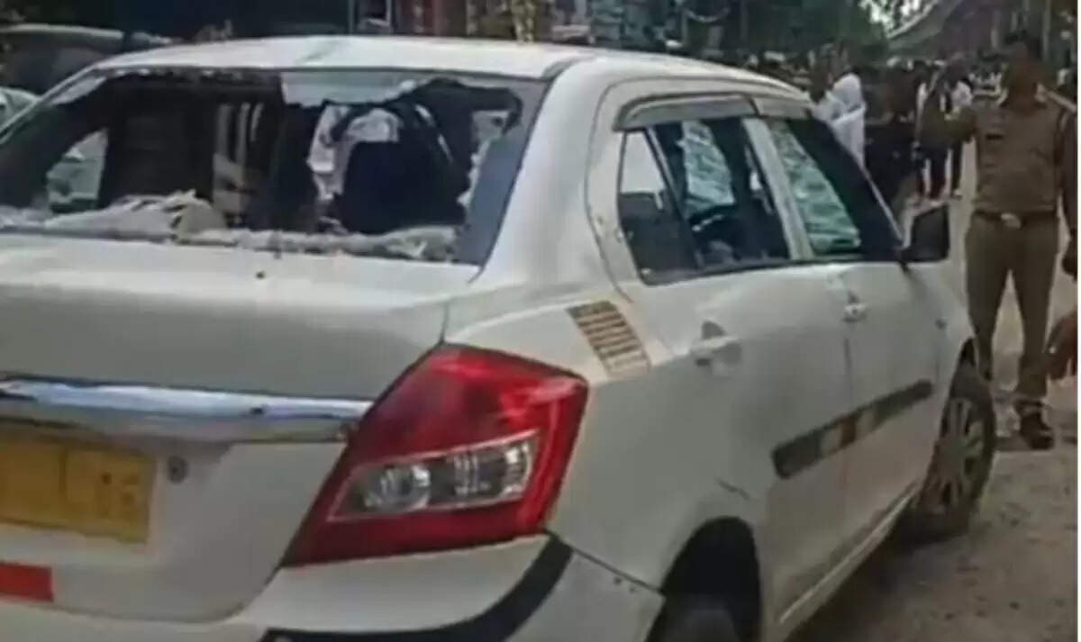 मोदीनगर में कांवड़िए को कार ने मारा टक्कर, हंगामा हुआ