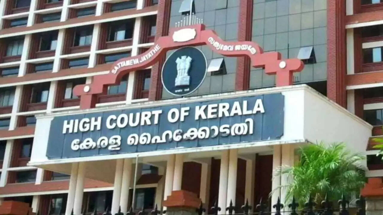 केरल हाईकोर्ट का ऐतिहासिक फैसला: पुलिस को रात में घर में घुसने का नहीं है अधिकार