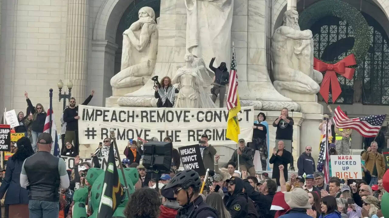 वॉशिंगटन में 'Remove the Regime' रैली: ट्रंप के खिलाफ बढ़ती आवाज़ें