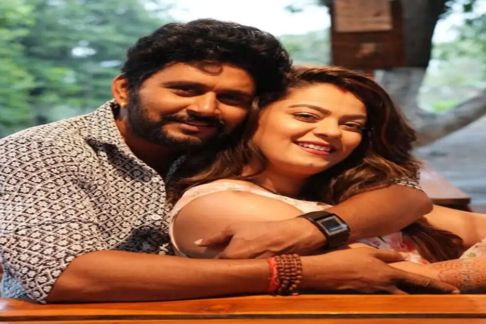 यश कुमार और निधि झा ने मनाई शादी की चौथी सालगिरह