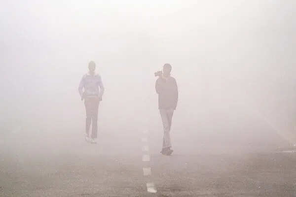 दिल्ली-एनसीआर में प्रदूषण और कोहरे का कहर, यातायात प्रभावित