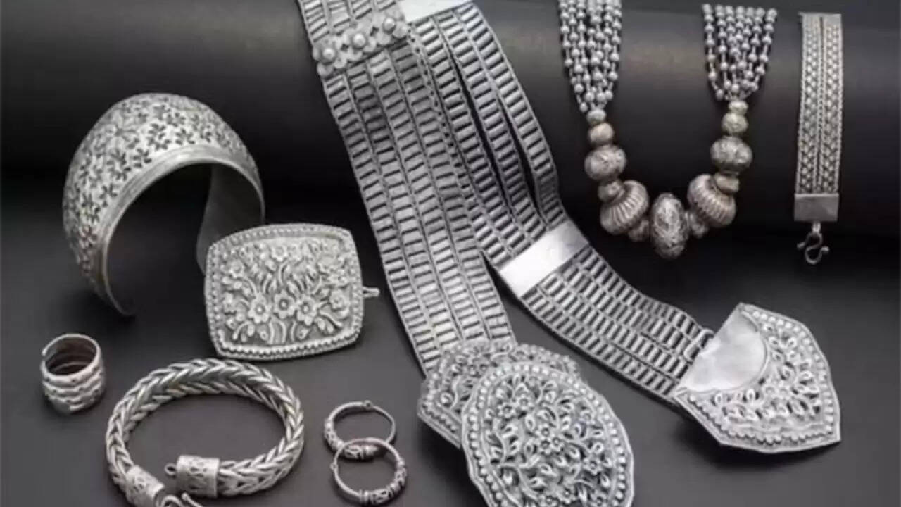 सोना और चांदी की कीमतों में बेतहाशा वृद्धि: निवेशकों के लिए क्या है खास?