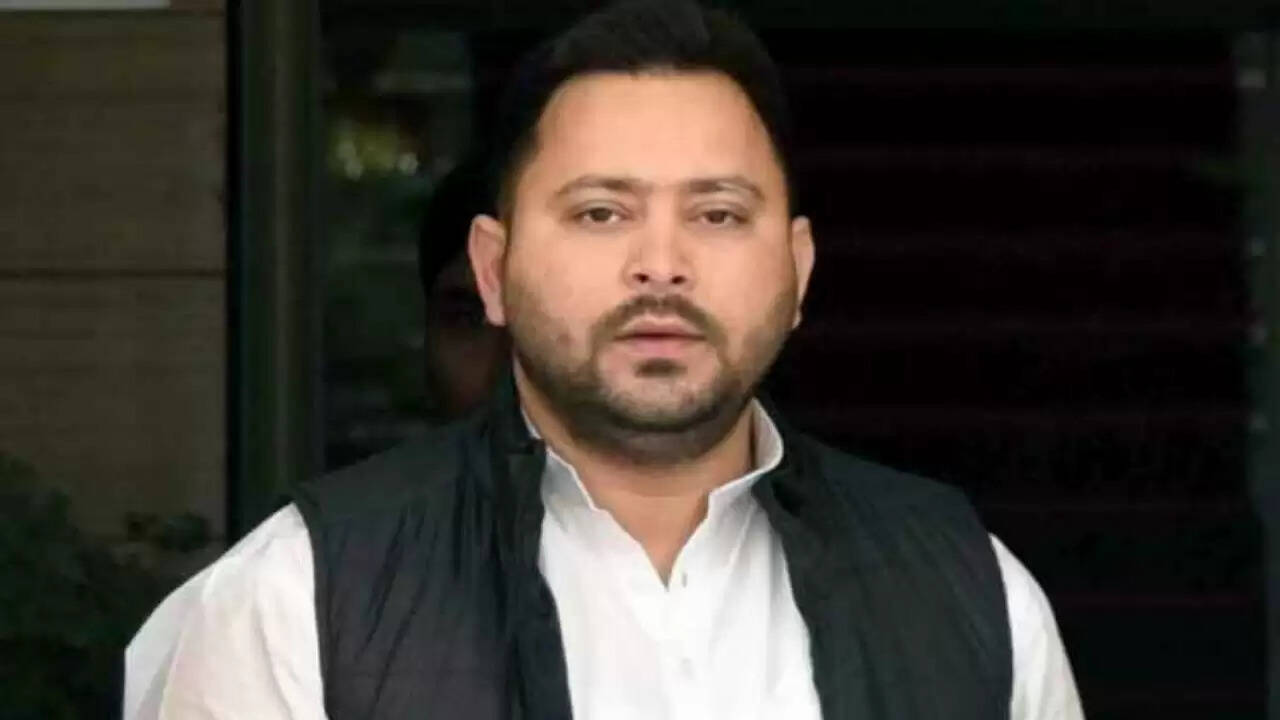 पटना में ड्रोन हादसे से बाल-बाल बचे तेजस्वी यादव