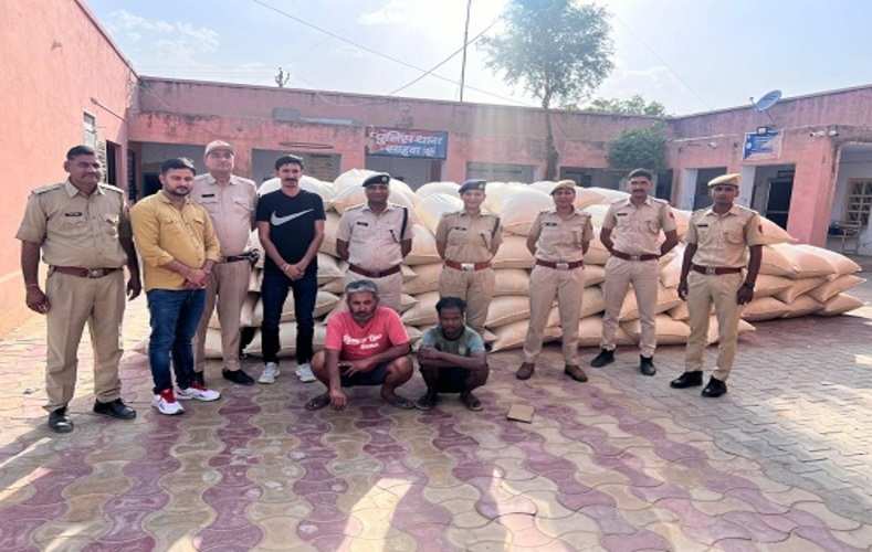 चित्तौड़गढ़ से पंजाब तस्करी कर ले जा रहे दो तस्कर गिरफ्तार:कन्टेनर से 2.71 करोड़ रुपये कीमत का अवैध डोडा पोस्त छिलका जब्त