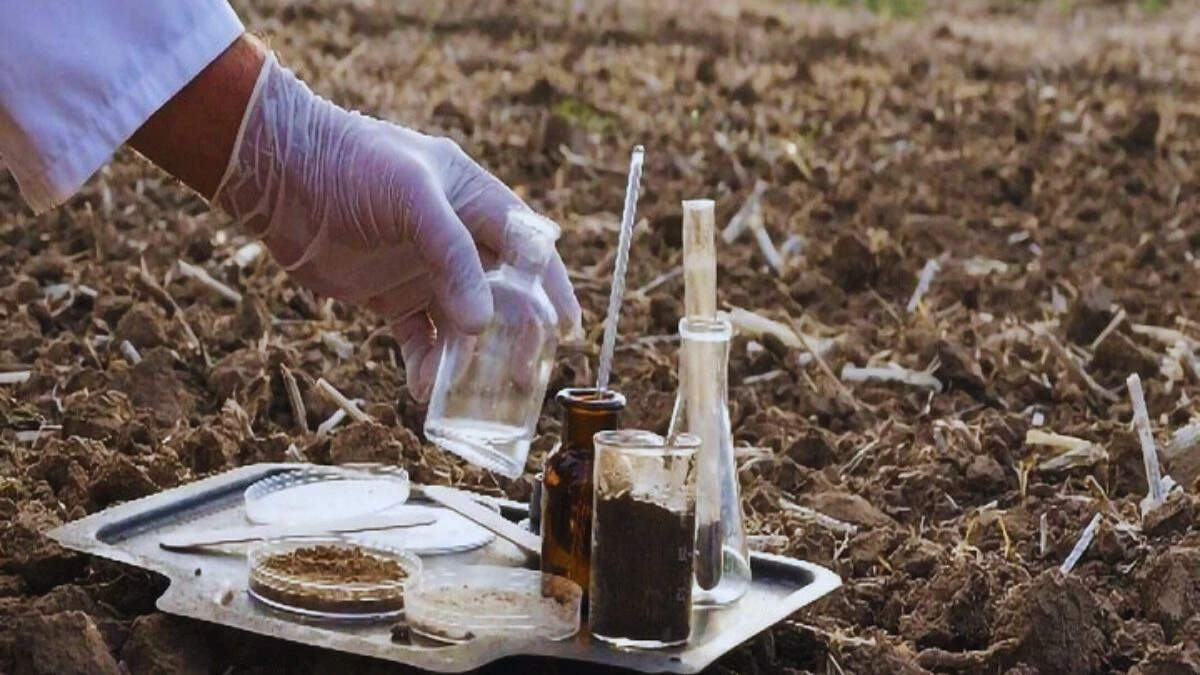 किसानों के लिए फायदेमंद: मिट्टी की जांच करने वाली &lsquo;धरती का डॉक्टर&rsquo; मशीन