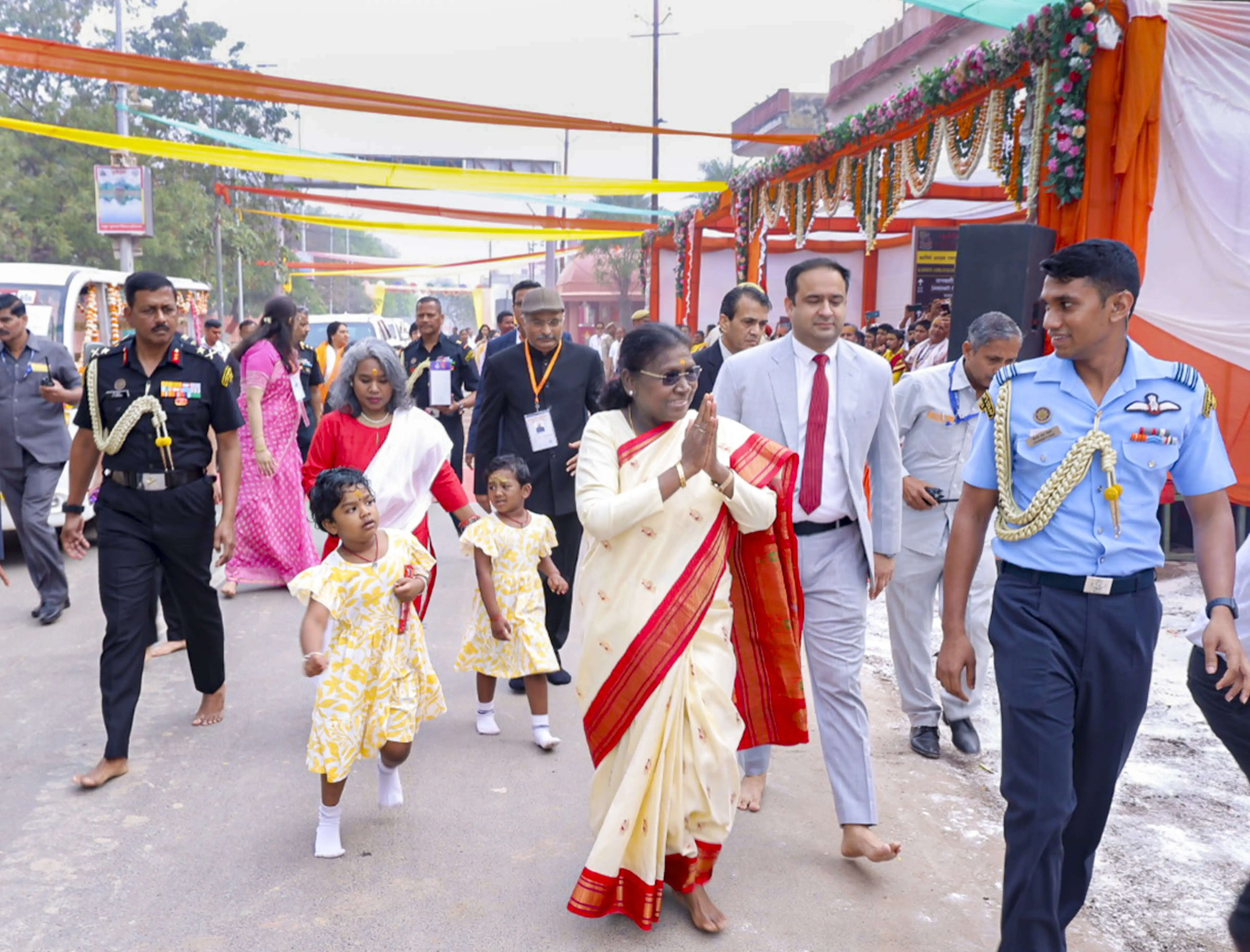 राष्ट्रपति द्रौपदी मुर्मू का गोवर्धन परिक्रमा में श्रद्धा का प्रदर्शन