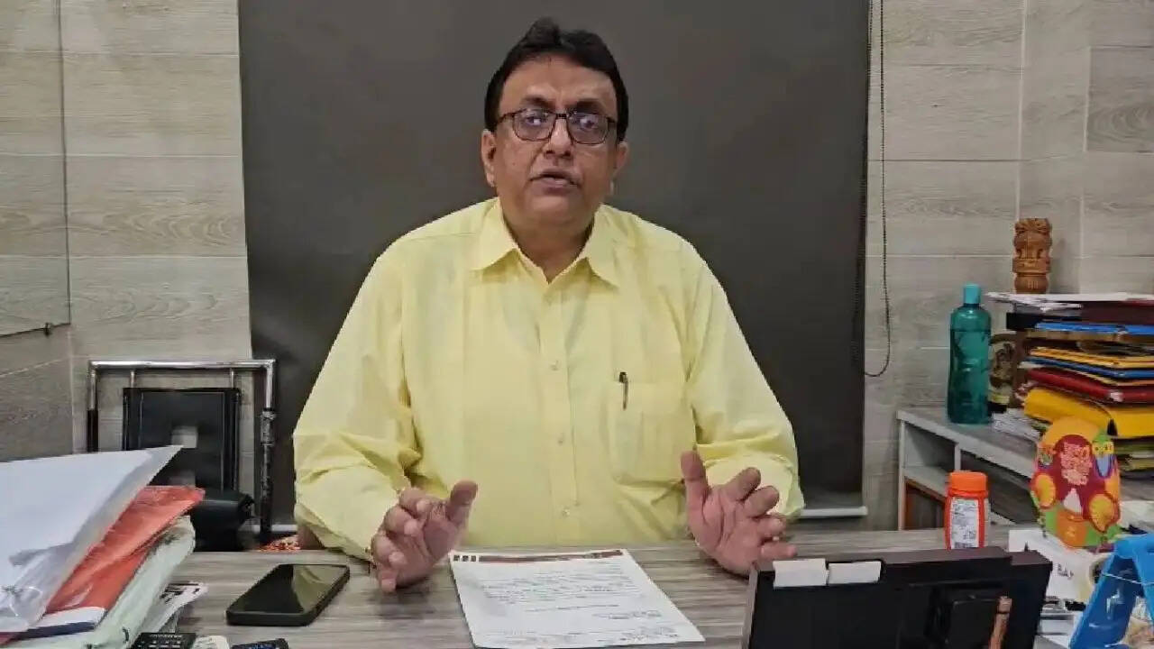 पश्चिम बंगाल में टीएमसी में इस्तीफों की बाढ़, ममता बनर्जी की मुश्किलें बढ़ीं