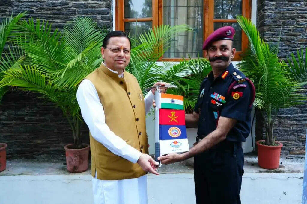 मुख्यमंत्री धामी ने नेहरू पर्वतारोहण संस्थान के चार सफल अभियानों का किया फ्लैग-इन