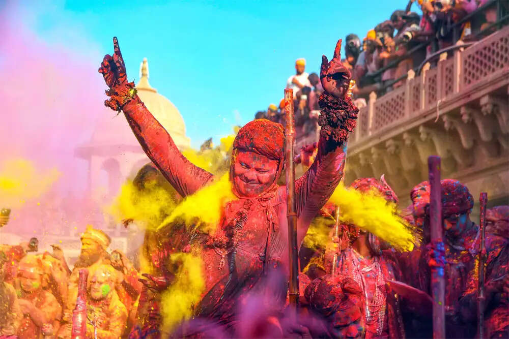 फाल्गुन: प्रेम और रंगों का उत्सव