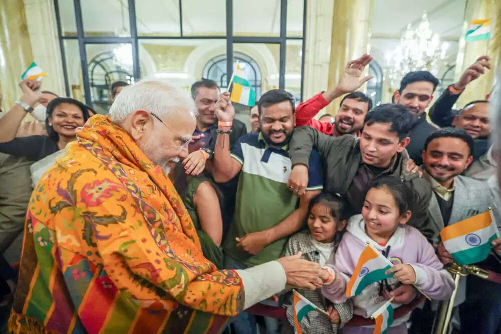 प्रधानमंत्री मोदी का अर्जेंटीना दौरा: भारतीय समुदाय का गर्मजोशी से स्वागत